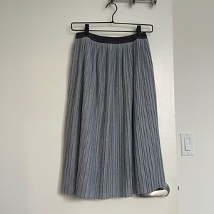 Uniqlo pleated midi skirt